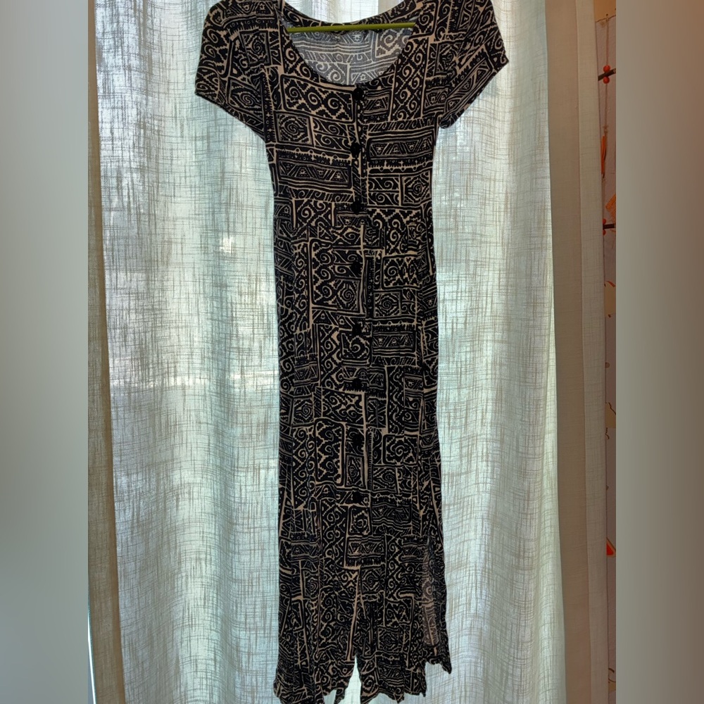 Black and White Geometric Maxi Dress - Picture 2 of 3